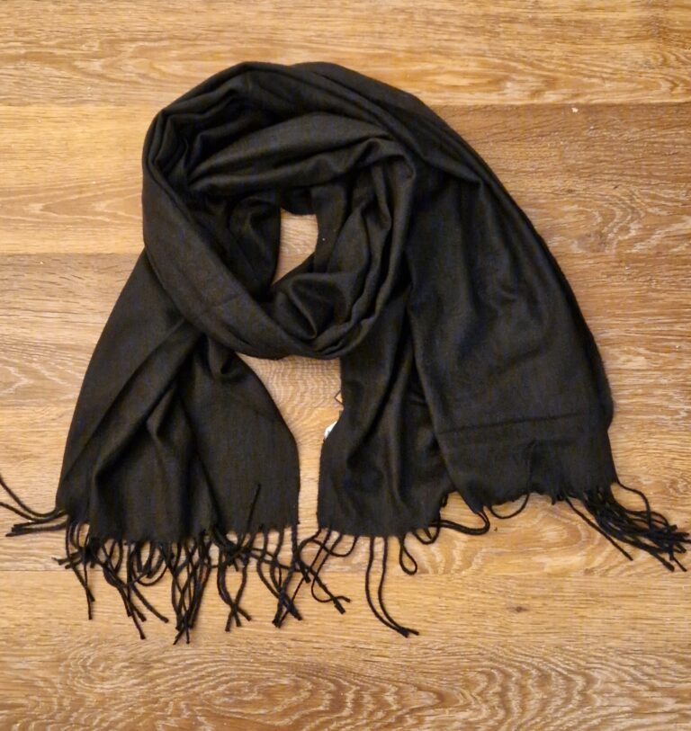Black tassel hot sale scarf