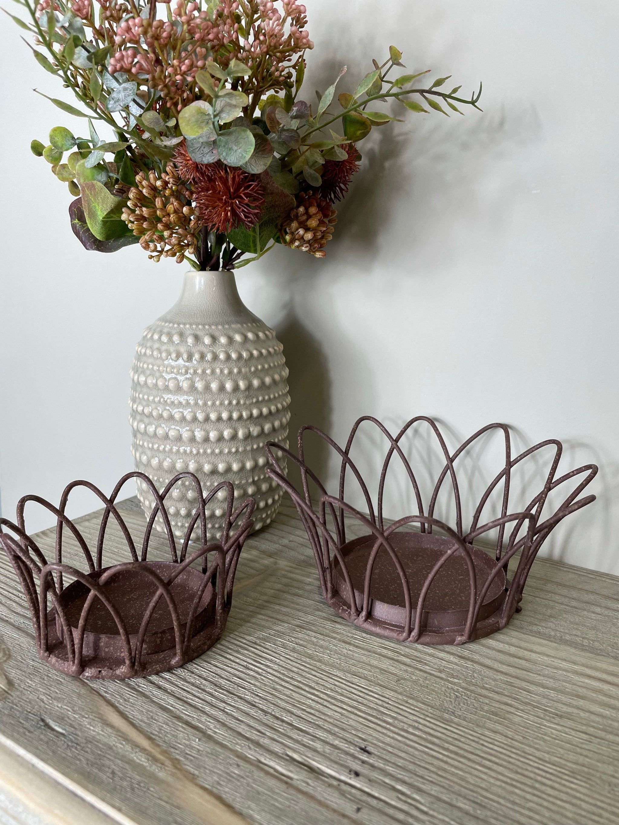 Rustic wire crown basket - 2 sizes , 2 colours